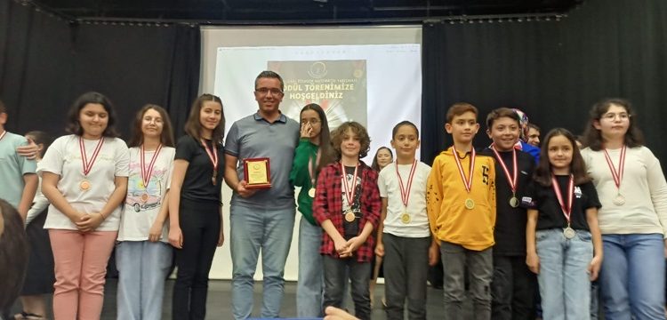 Matematik şampiyonları madalyalarını aldı