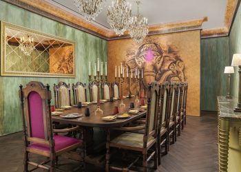 Pelin Batu ile Madhu’sun arka odası