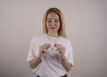 Özgürce Gülümseyin: Şeffaf Plak ile Estetik Görünüm