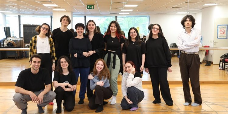 Tuğçe Tuna hareket atölyesinde gençlerle buluştu