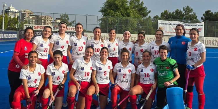 Hokeyin Sultanları ve Kaplanları Avrupa Şampiyonasında Kasırga gibi