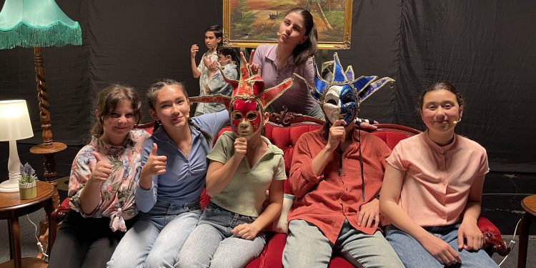 Musıki Eğitim Vakfı Gençlik Tiyatrosu “Ah Şu Gençler”le Sahnede