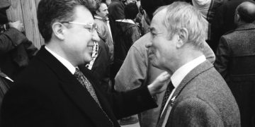 Zülfü Livaneli ve Erdal Öz’den bir dostluk düeti: Sazın teli koptu