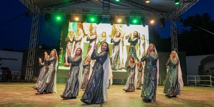 Gaziemir’de halk dansları şöleni