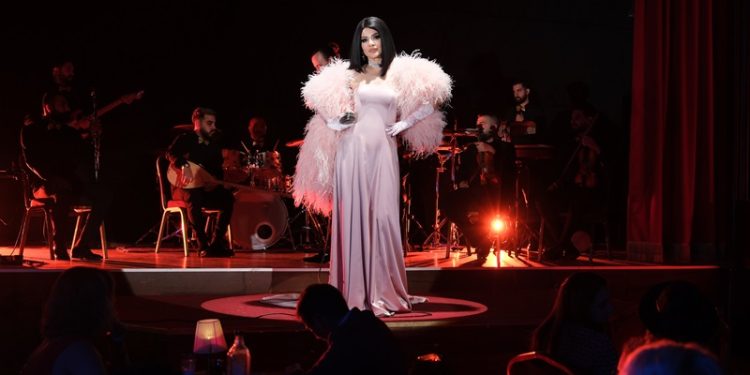 Derya Bedavacı’dan “Alışırım”