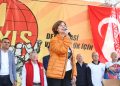 Başkan Ayşe Ünlüce : “Bu meydandan Eskişehir’e, Türkiye’ye, dünyaya sesleniyoruz. Yaşasın 1 Mayıs!”