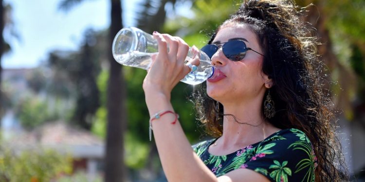 Dr. Bahar Gülçay Çat : “Bol su tüketin suyun yerine başka içecekler koymayın”