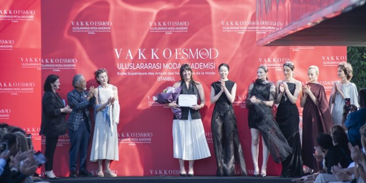 Vakko esmod moda akademisi mezuniyet töreni özel bir defileyle gerçekleşti