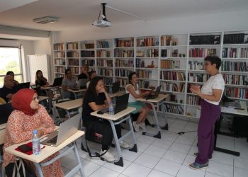 Çiğli Belediyesi’nden kadınlara dijital okuryazarlık desteği