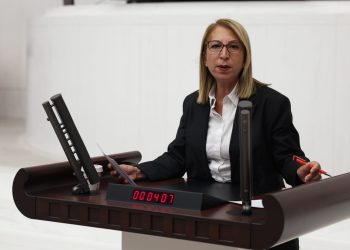 CHP’li Süreyya Öneş Derici “Ordu ve Siyaset bir arada olamaz”