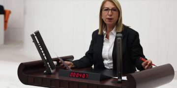 CHP’li Süreyya Öneş Derici “Ordu ve Siyaset bir arada olamaz”