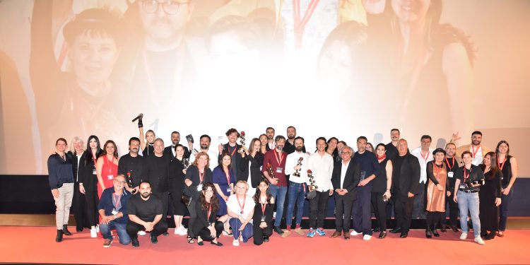 Uluslararası Frankfurt Türk Film Festivali muhteşem kapanış gecesinde, altın elmalar sahiplerini buldu