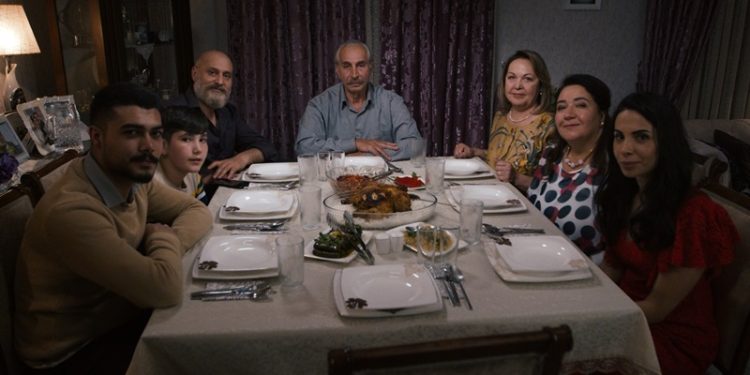 Ayşe Polat’tan çetrefilli bir coğrafyaya dair ustalıkla tasarlanmış bir politik gerilim ‘Kör Noktada’