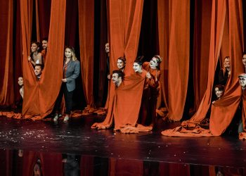 Shakespeare’in ölümsüz eseri “Bir Yaz Gecesi Rüyası” ile izleyicilere unutulmaz bir gece yaşattı