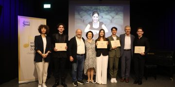 İş sanat’ın parlayan yıldızları ödüllerini aldı