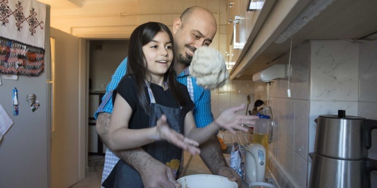 Baba sevgisi ve ilgisiyle büyümek, çocukların çok yönlü gelişimini destekliyor!