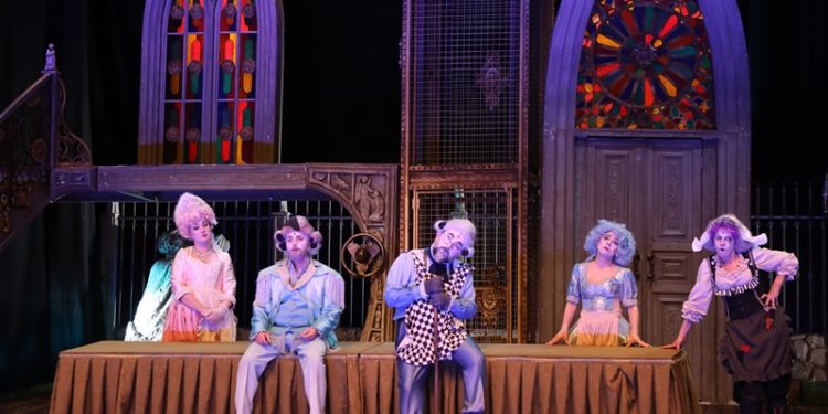 “Tartuffe” Seyircisi sağanak yağmura aldırmadı