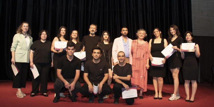 Mersinde Tiyatro kursiyerlerinden ‘Ben Kadınım’ oyunu