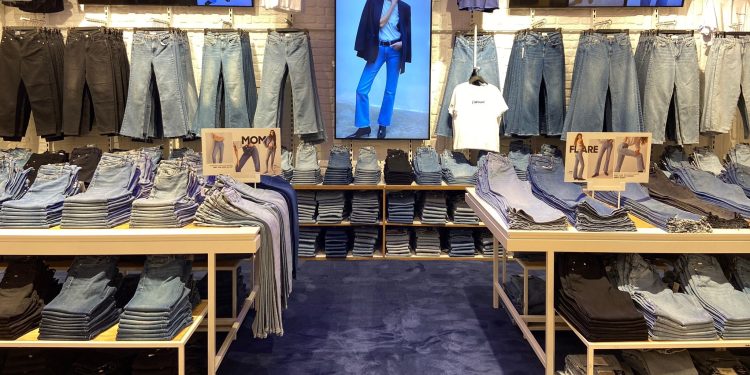 Mavi’nin ilk çeyrek konsolide gelirleri 8 milyar 273 milyon TL’ye, net kârı ise yüzde 127 artışla 969 milyon TL’ye ulaştı