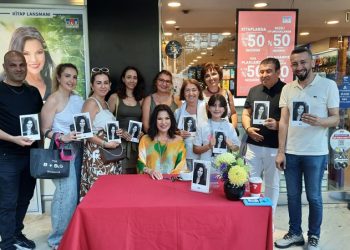 D&R’da Aydan Şener’in ilk kitabının  ilk imza gününe yoğun ilgi!