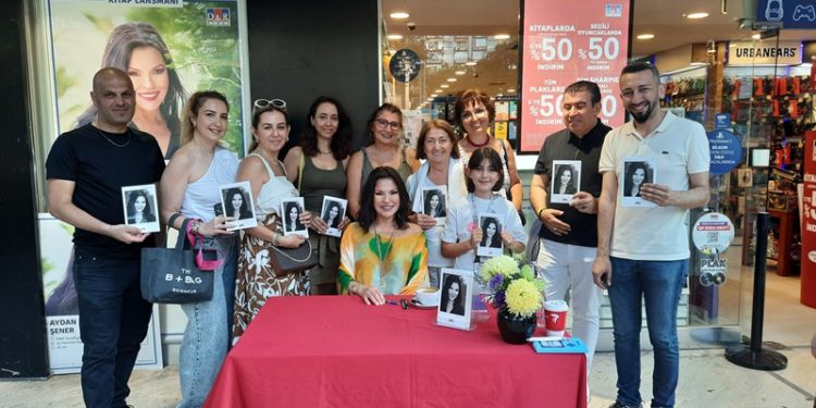 D&R’da Aydan Şener’in ilk kitabının  ilk imza gününe yoğun ilgi!