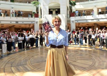 D&R’da 6 saat süren Gülse Birsel imza kuyruğu