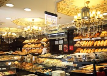 Geleneksel Tatlıların Sırrı: Türk Mutfağından Lezzet Dolu Tarifler