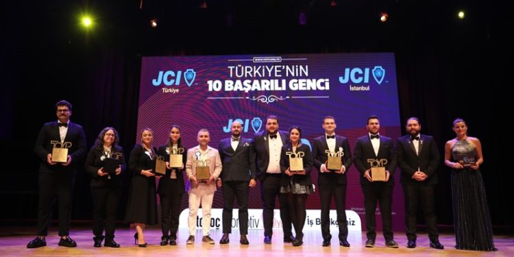Türkiye’nin on başarılı genci onurlandırma programı TOYP Türkiye yeni adaylarını bekliyor