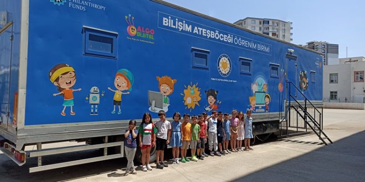 TEGV Bilişim Ateşböceği Diyarbakırlı çocuklara eğitim desteği sağlıyor