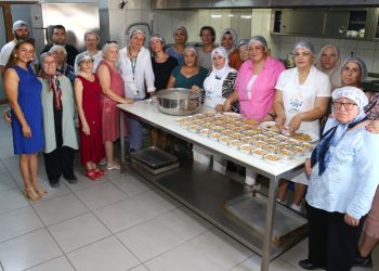 Çiğlili kadınlar aşure atölyesinde buluştu