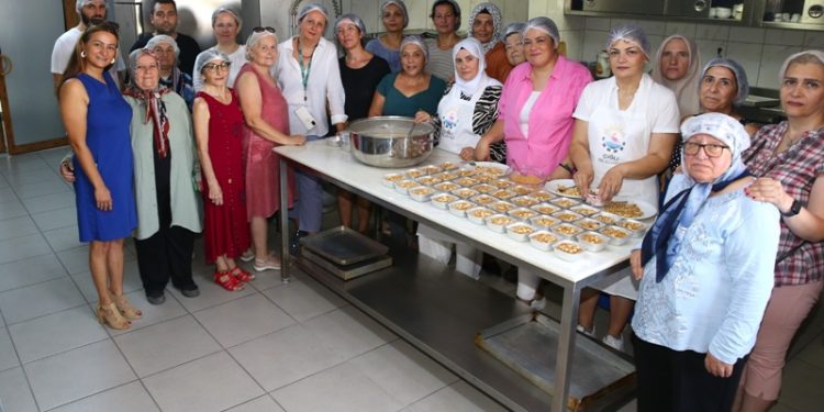 Çiğlili kadınlar aşure atölyesinde buluştu
