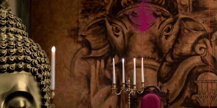 “Pelin Batu ile Madhu’s’un Arka Odası”