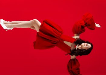 Melis Fis’in yeni teklisi “Yat Kalk Dua Et”