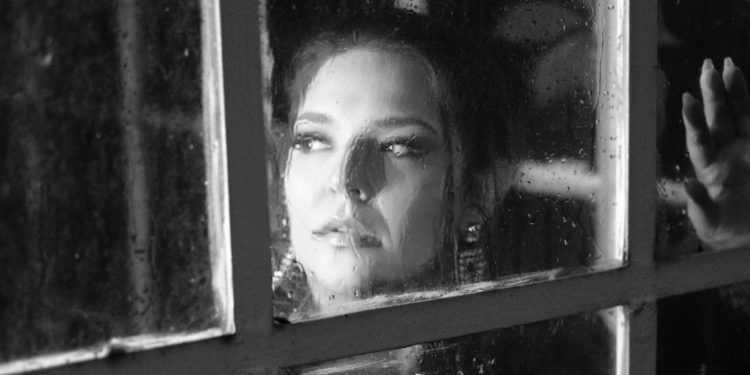 Tuğçe Kandemir’in yeni şarkısı “Aradan Çok Yıllar Geçti”