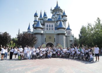 SMA hastaları ve aileleri ulusal SMA kampı’nda uzmanlarla bir araya geldi