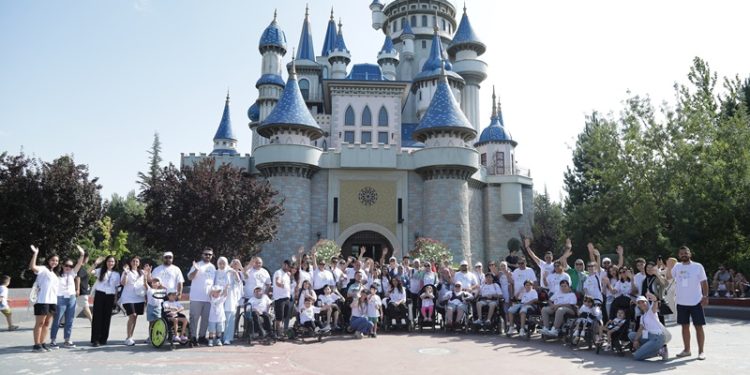 SMA hastaları ve aileleri ulusal SMA kampı’nda uzmanlarla bir araya geldi