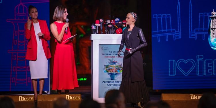 93. İzmir Enternasyonal Fuarı’nda “Robot Sophia”lı açılış