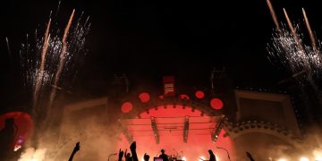 Mor ve Ötesi İstanbul Festivali sahnesini salladı!