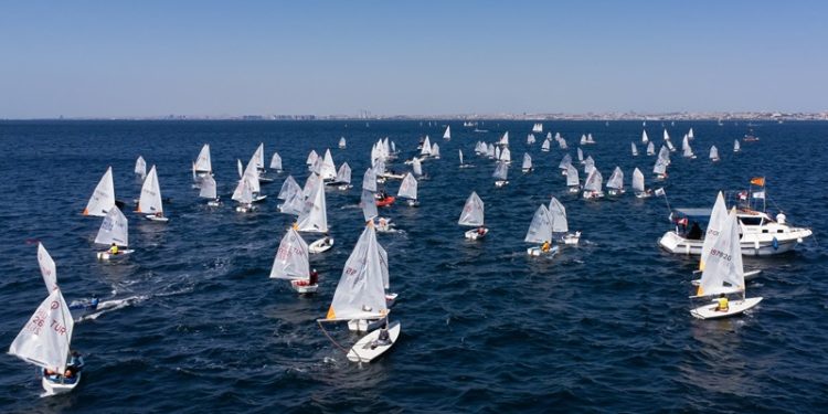 Geleceğin yelkencileri, Marmara Denizi’nde unutulmaz bir görsel şölen sundu