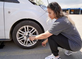 Avcılarlı kadınlar kolları sıvadı: Erkek işi değil emek işi!
