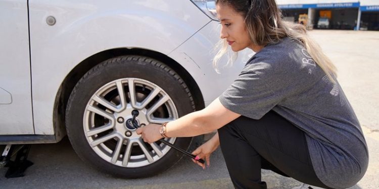 Avcılarlı kadınlar kolları sıvadı: Erkek işi değil emek işi!