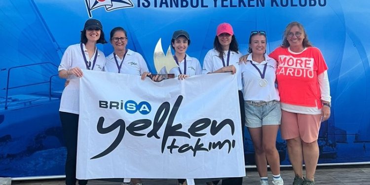 Brisa kadın yelken takımından birincilik