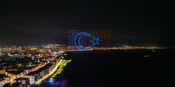 İzmir’de 30 Ağustos coşkusu dron gösterisi ile taçlandı