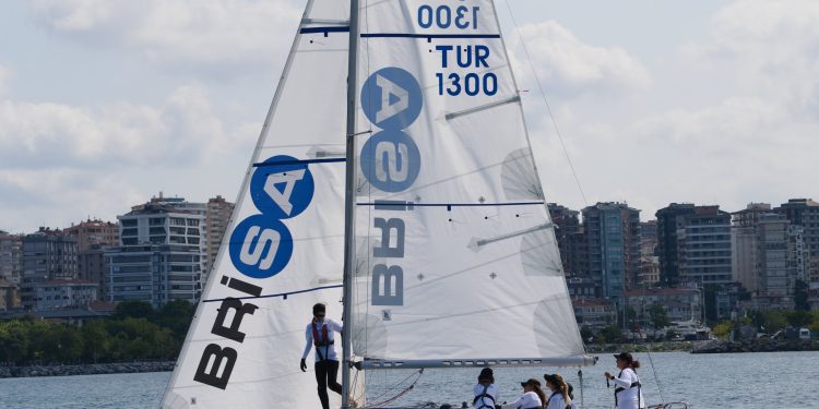 Brisa, tamamı kadınlardan oluşan yelken takımını destekliyor, harekete yelken açıyor!