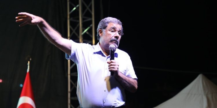 Yazar Ahmet Ümit : Her şey şahane, tedaviye gerek yok, ölebiliriz!