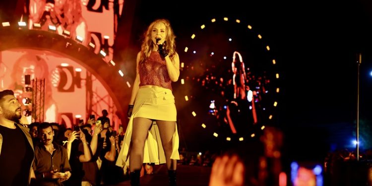 Sertab Erener İstanbul Festivali sahnesinde yeni şarkısı Sen İste’yi ilk kez seslendirdi!