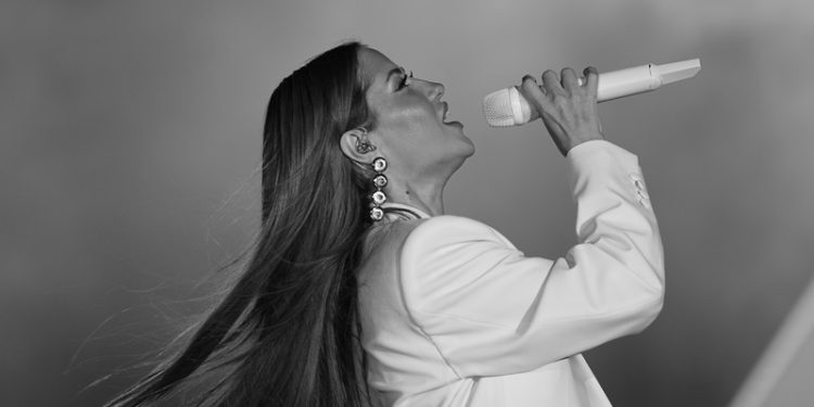 Çanakkale Kültür Yolu Festivali’nde Çanakkaleliler Derya Uluğ ile eğlendi