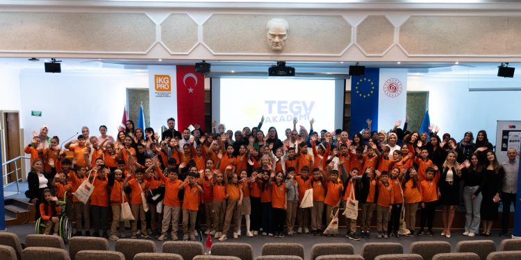 Tüm öğretmen, çocuk ve velilere ücretsiz içerikler TEGV Akademi’de