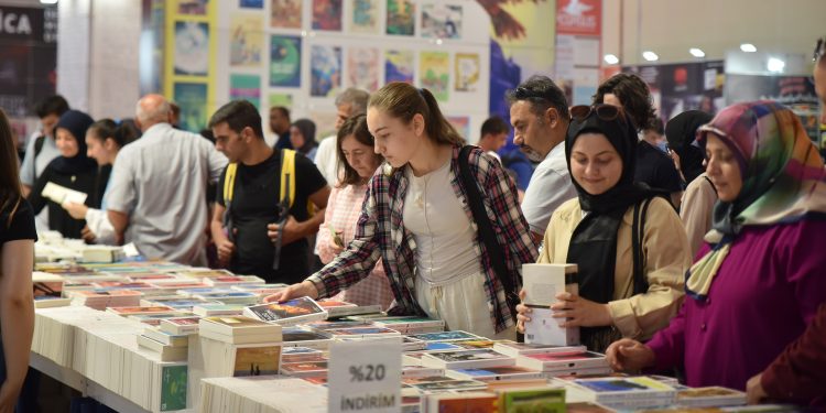 Karadeniz 9. Kitap fuarı ziyaretçilerini ağırlamaya başladı