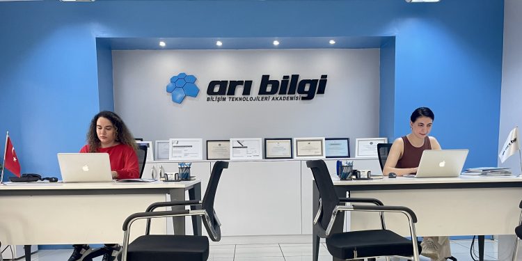 Türkiye, 800 bin yeni teknoloji işiyle tanışmaya hazırlanıyor ama eleman yok!